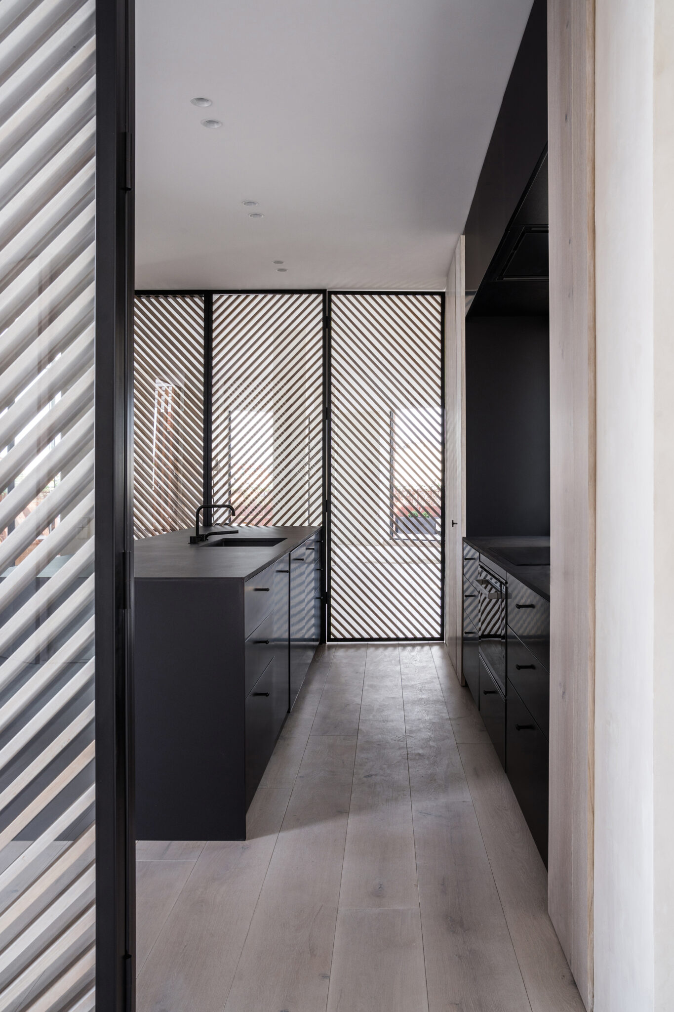 OOAA MADRID REFORMA PISO MADERA MINIMALISMO