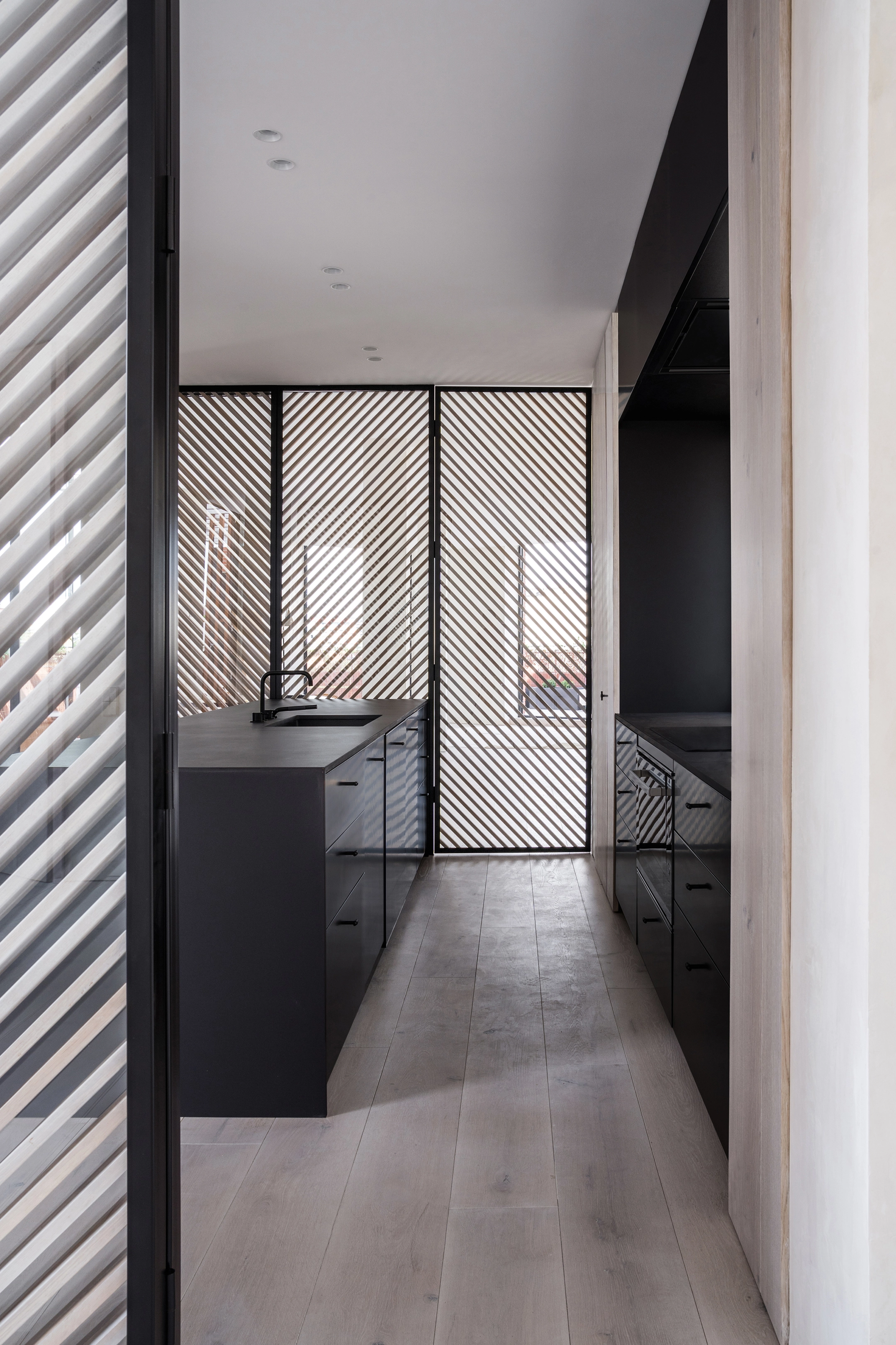 OOAA MADRID REFORMA PISO MADERA MINIMALISMO